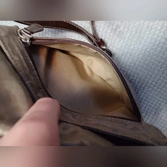 A Giani Bernini Crossbody Bag with Coin Purse - Picture 6 of 12